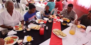 Silwerjare Dienssentrum se Valentynsete met bedankings aan: Anita Botha (saalversierings) en eetgoed - Gansbaai OK Foods, Gansbaai Superspar en U-Safe, asook alle personeellede vir hul harde werk.